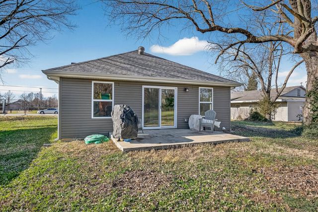 520 S Pine Street, Marshfield, MO 65706