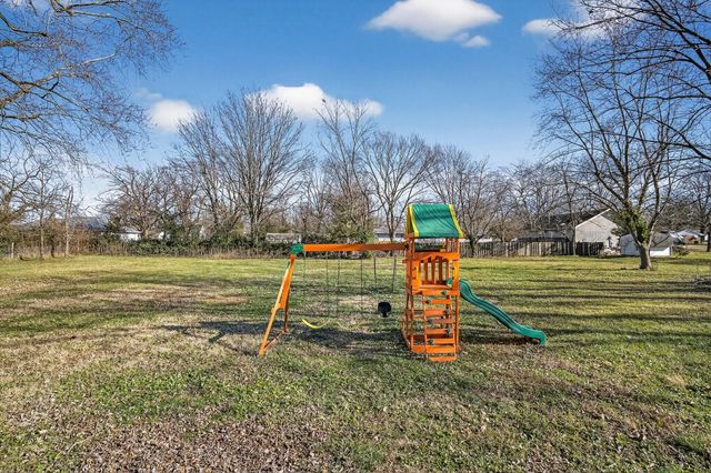 520 S Pine Street, Marshfield, MO 65706