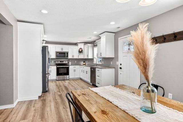 520 S Pine Street, Marshfield, MO 65706