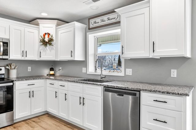 520 S Pine Street, Marshfield, MO 65706