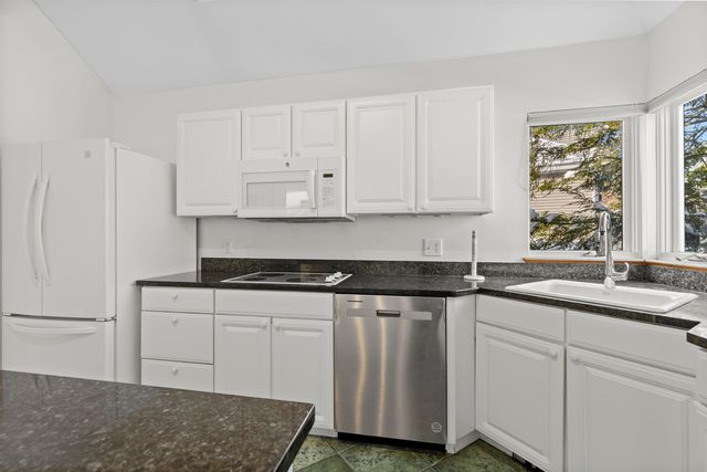 14 Sterling Springs Drive, Hartford, VT 05001