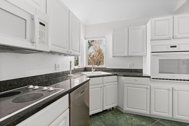 14 Sterling Springs Drive, Hartford, VT 05001