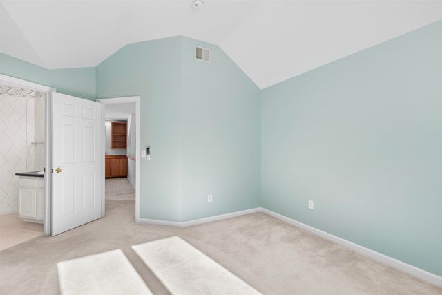 14 Sterling Springs Drive, Hartford, VT 05001