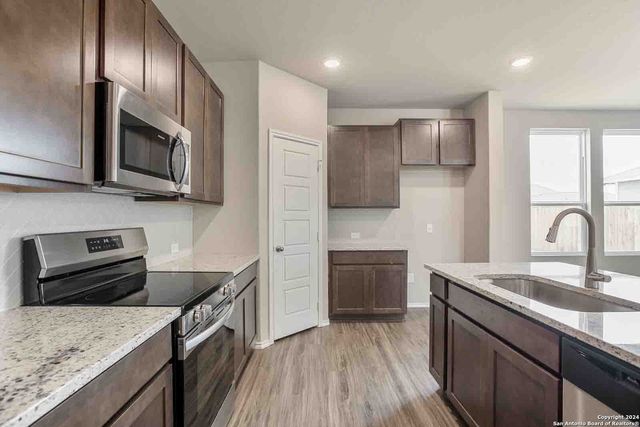 304 Ivy Roads, Seguin, TX 78155