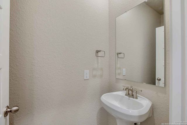 304 Ivy Roads, Seguin, TX 78155