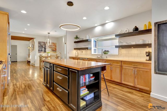 1004 W 11th Avenue, Anchorage, AK 99501