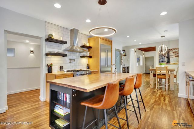 1004 W 11th Avenue, Anchorage, AK 99501