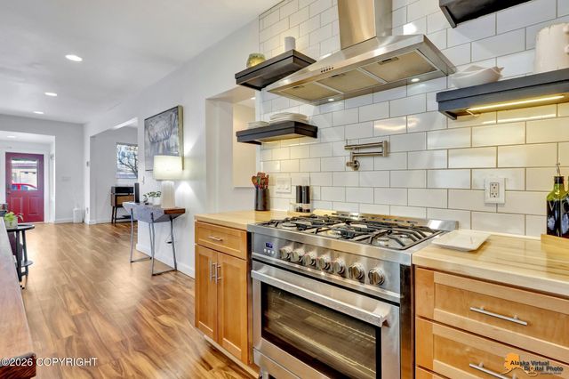 1004 W 11th Avenue, Anchorage, AK 99501