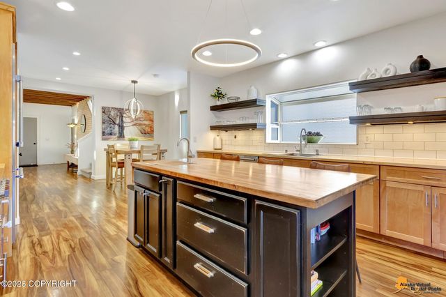 1004 W 11th Avenue, Anchorage, AK 99501