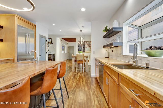 1004 W 11th Avenue, Anchorage, AK 99501