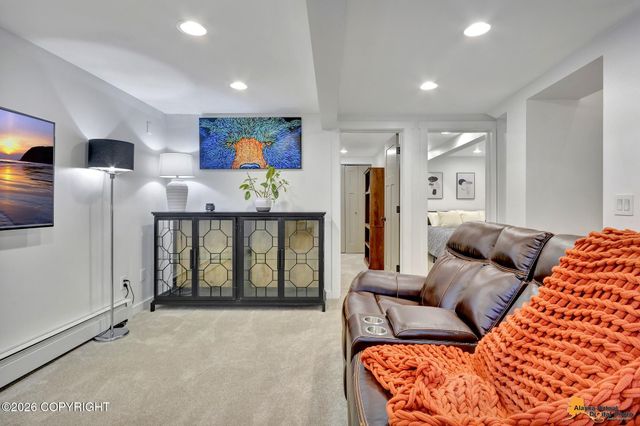 1004 W 11th Avenue, Anchorage, AK 99501