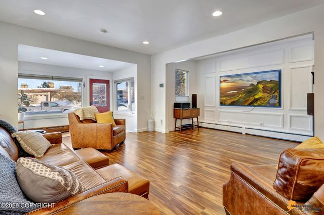 1004 W 11th Avenue, Anchorage, AK 99501