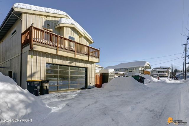 1004 W 11th Avenue, Anchorage, AK 99501