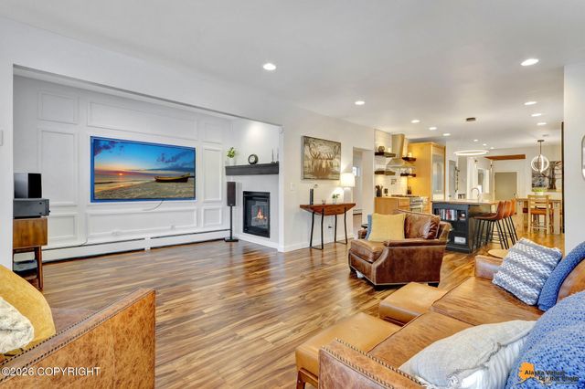 1004 W 11th Avenue, Anchorage, AK 99501