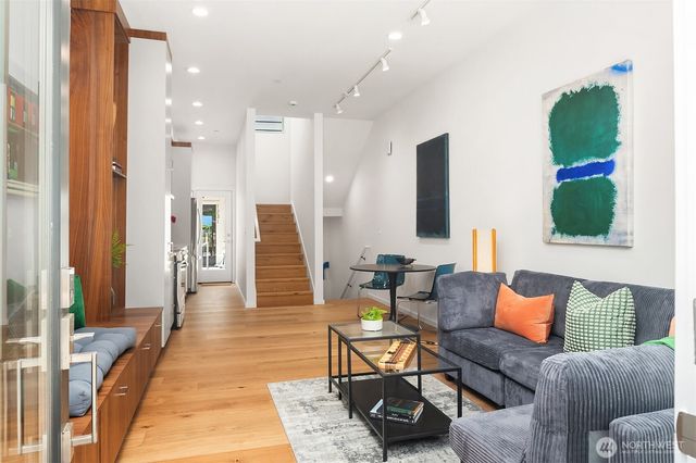 633 13th Avenue E, Seattle, WA 98102