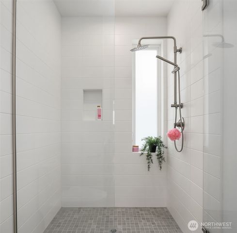 633 13th Avenue E, Seattle, WA 98102