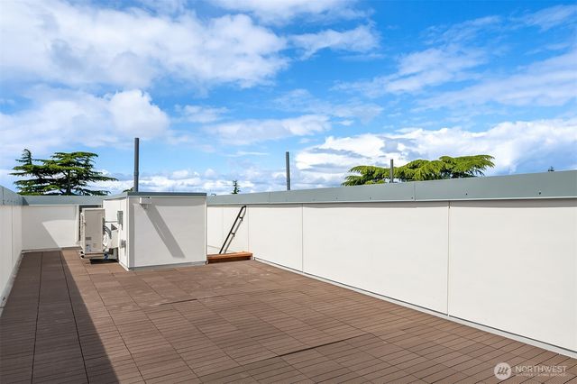 633 13th Avenue E, Seattle, WA 98102
