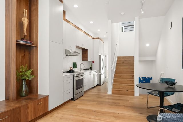 633 13th Avenue E, Seattle, WA 98102