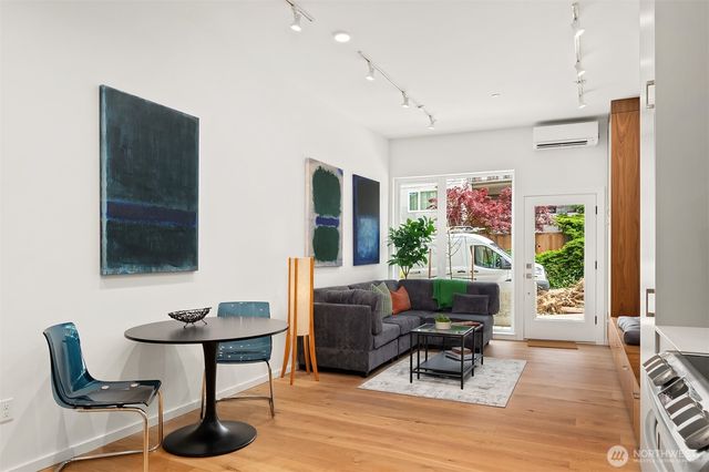 633 13th Avenue E, Seattle, WA 98102