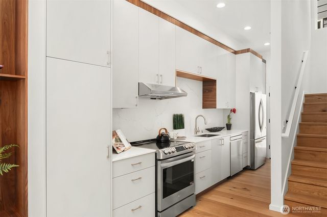 633 13th Avenue E, Seattle, WA 98102