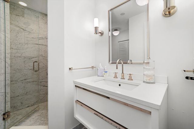 430 N Canal Street, Chicago, IL 60654
