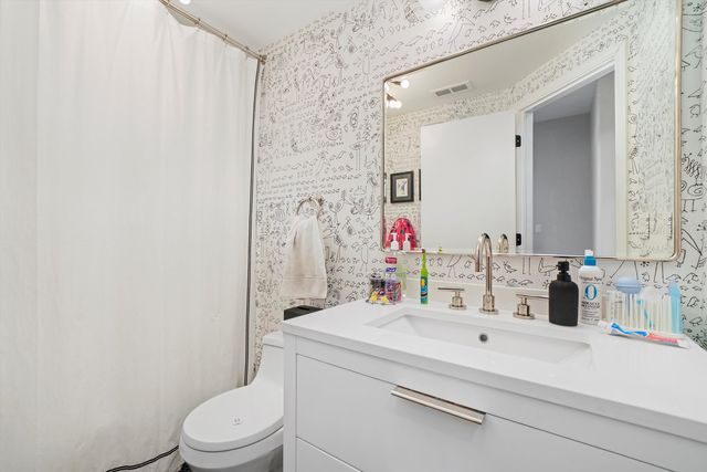 430 N Canal Street, Chicago, IL 60654