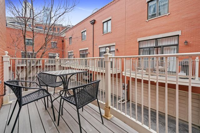 430 N Canal Street, Chicago, IL 60654