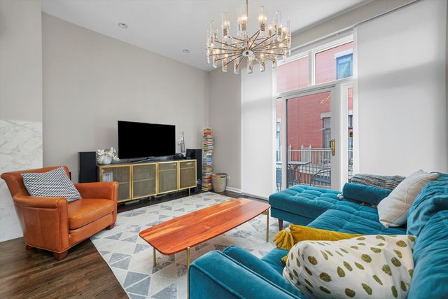 430 N Canal Street, Chicago, IL 60654