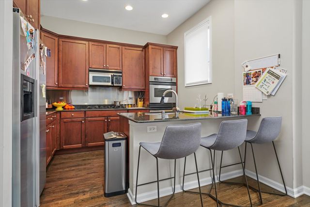 430 N Canal Street, Chicago, IL 60654