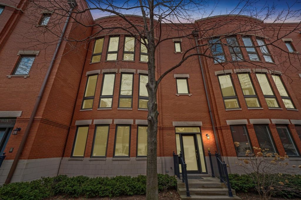430 N Canal Street, Chicago, IL 60654