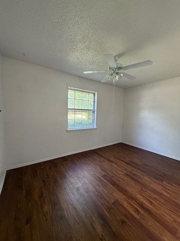 1325 22nd Street NE, Paris, TX 75460