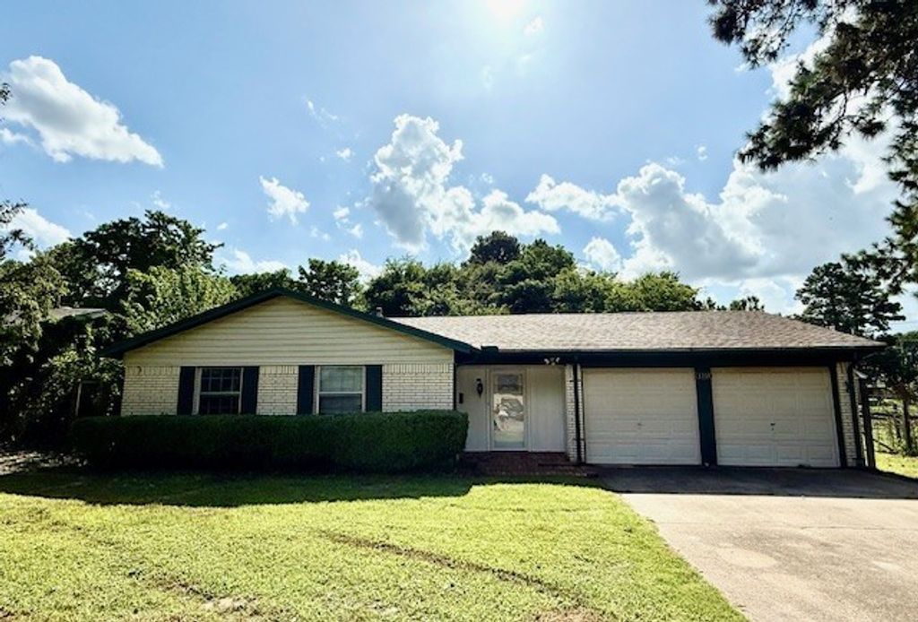 1325 22nd Street NE, Paris, TX 75460