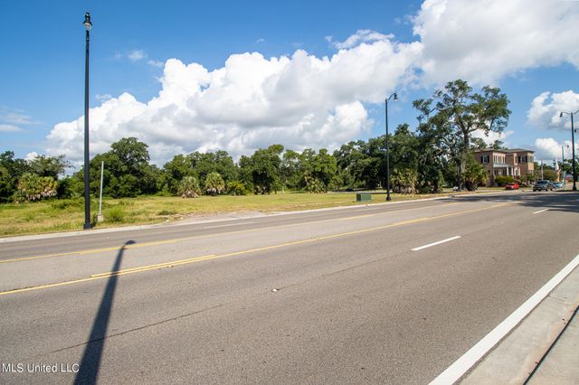 111 Courthouse Road, Gulfport, MS 39507