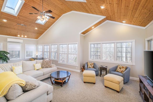 2085 Lakewood Forest RD, Moneta, VA 24121