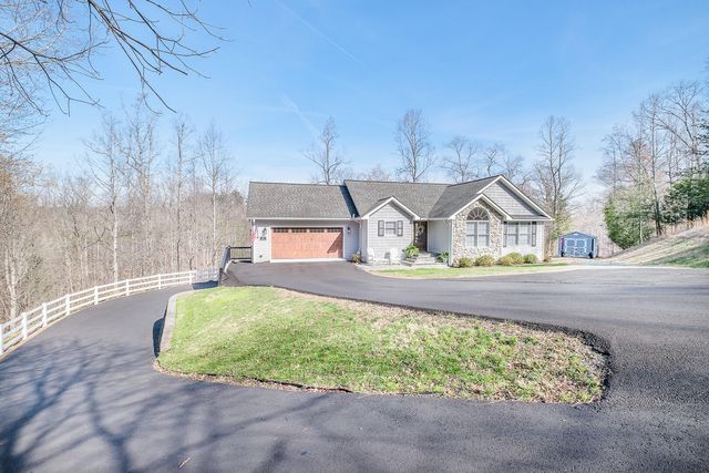 2085 Lakewood Forest RD, Moneta, VA 24121