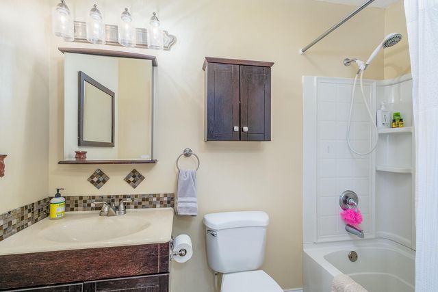 2085 Lakewood Forest RD, Moneta, VA 24121