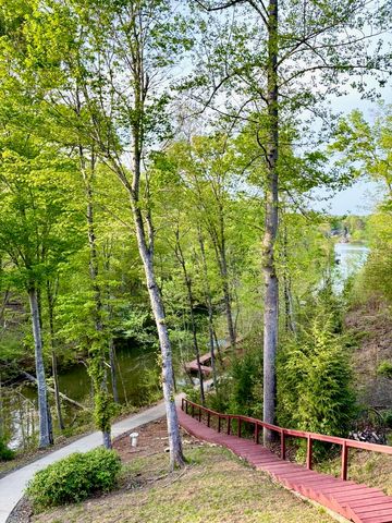 2085 Lakewood Forest RD, Moneta, VA 24121