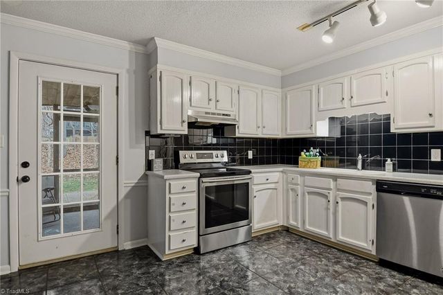 168 Turnwood Lane, Winston-salem, NC 27104