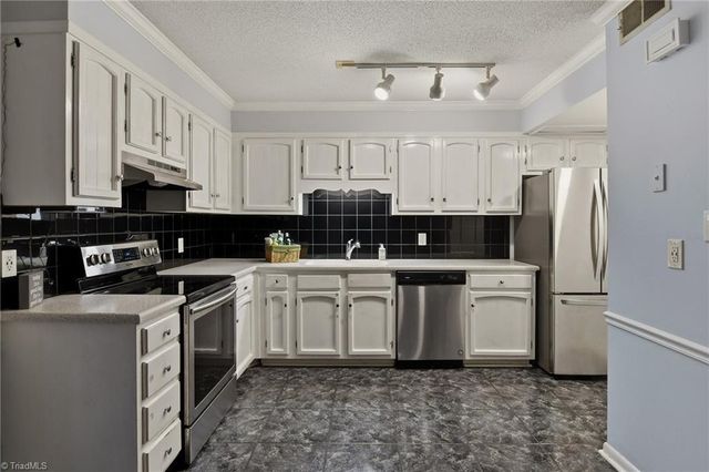 168 Turnwood Lane, Winston-salem, NC 27104