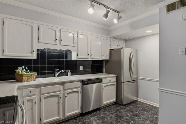 168 Turnwood Lane, Winston-salem, NC 27104