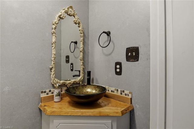 168 Turnwood Lane, Winston-salem, NC 27104