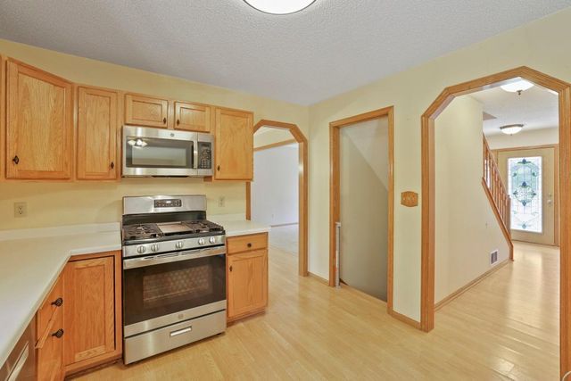 2477 Windsor Lane, Woodbury, MN 55125