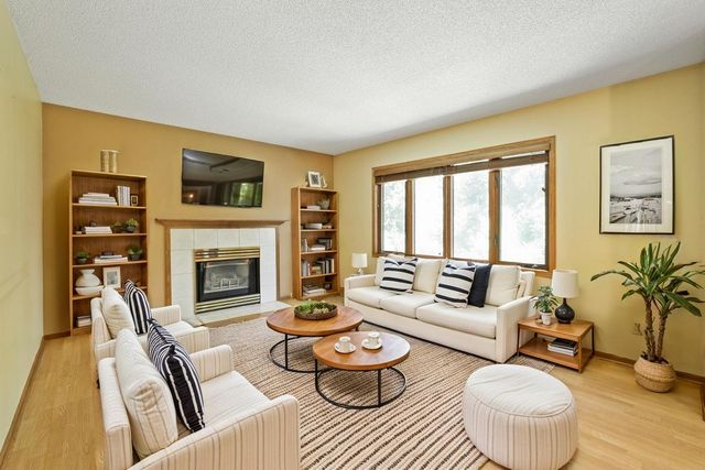 2477 Windsor Lane, Woodbury, MN 55125