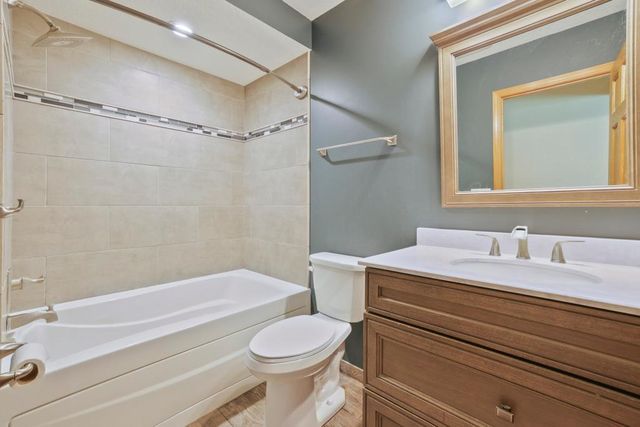 2477 Windsor Lane, Woodbury, MN 55125