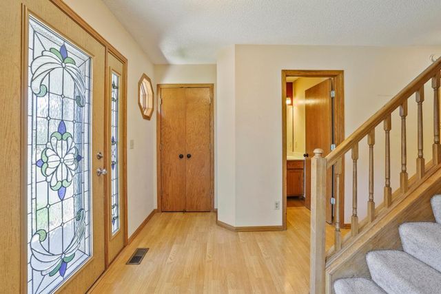 2477 Windsor Lane, Woodbury, MN 55125