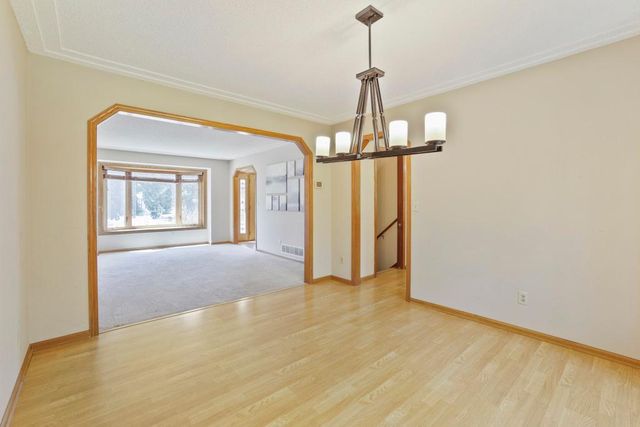 2477 Windsor Lane, Woodbury, MN 55125