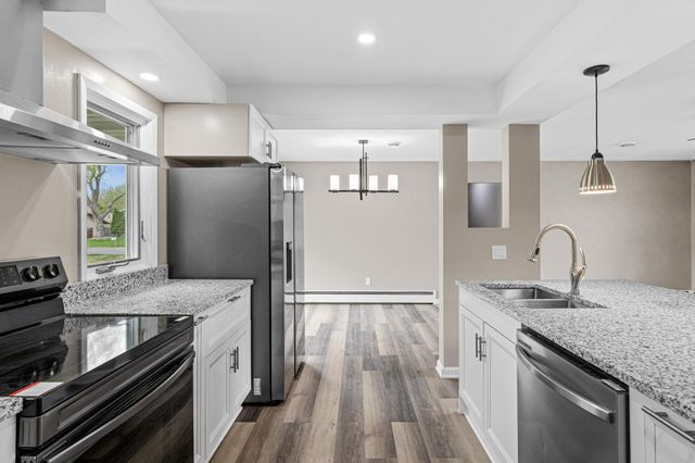 8033 Georgia Avenue N, Brooklyn Park, MN 55445