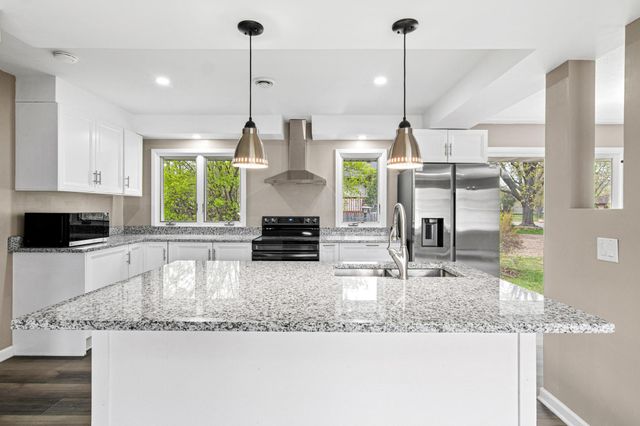 8033 Georgia Avenue N, Brooklyn Park, MN 55445