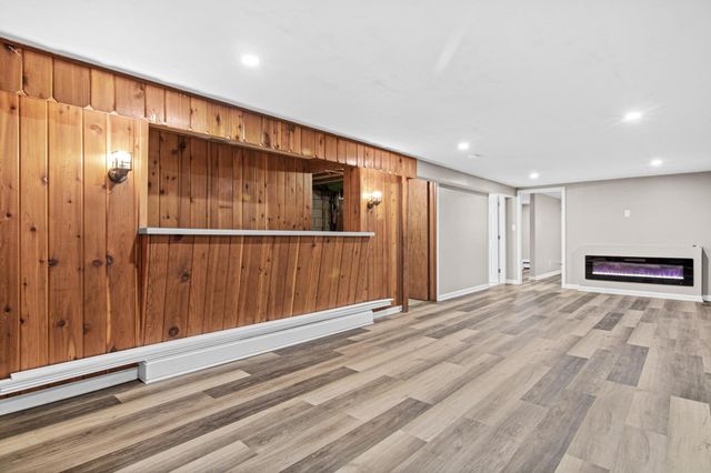 8033 Georgia Avenue N, Brooklyn Park, MN 55445