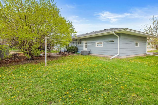 8033 Georgia Avenue N, Brooklyn Park, MN 55445